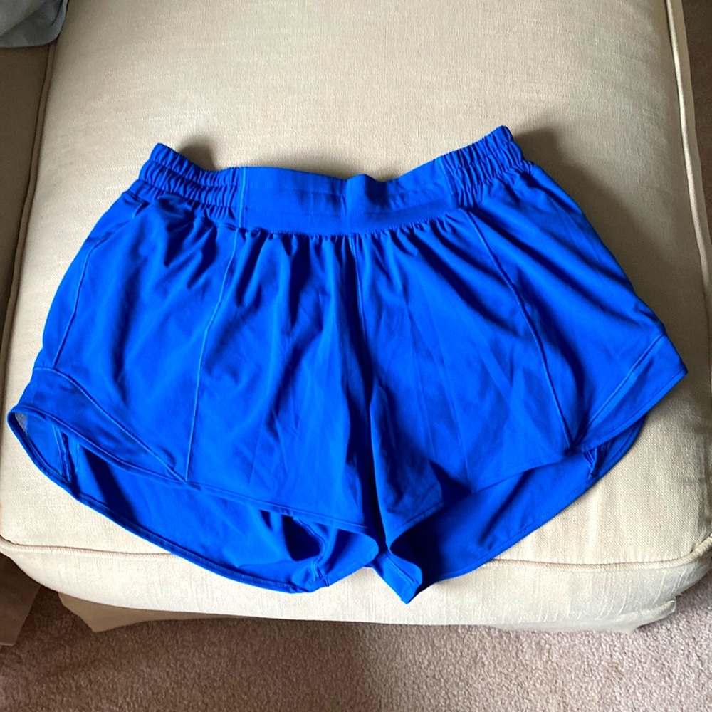 Lululemon Hotty Hot 2.5” inseam, low rise, size 8